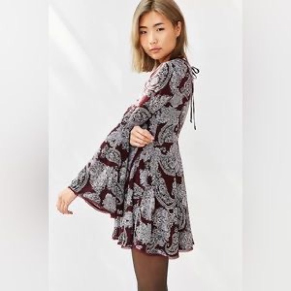 Urban Outfitters Ecote Sascha Bell Sleeve Mini Dress in Maroon Paisley - Picture 5 of 13